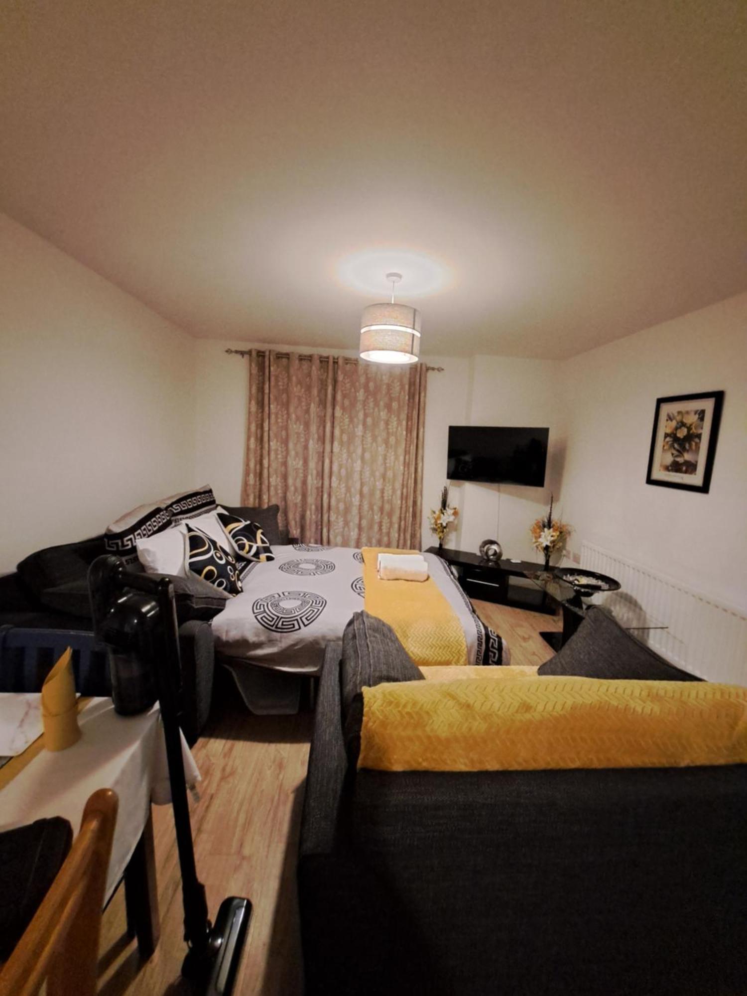 Apartment Kent Entire Close To The *
